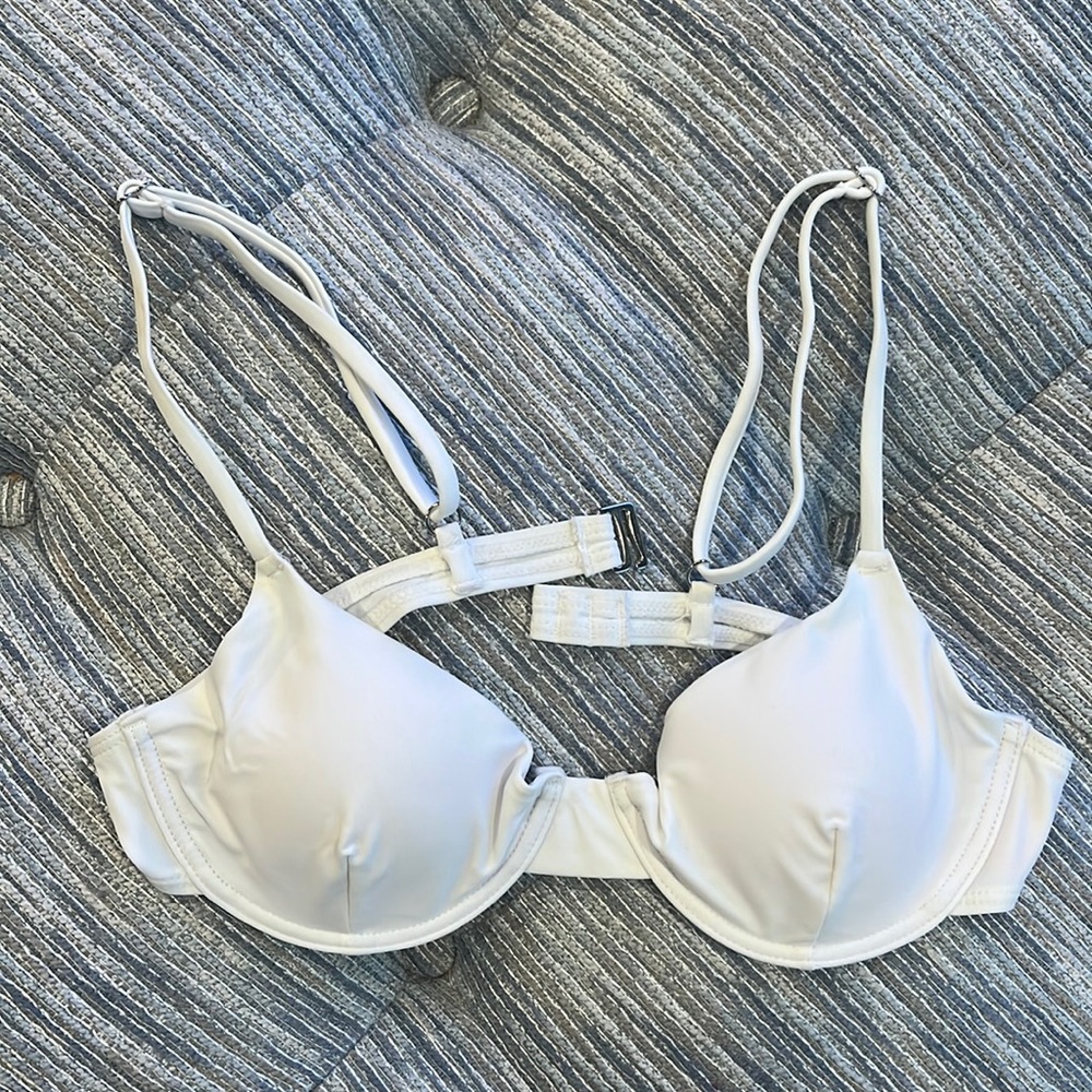 Alamae | White Bikini Top